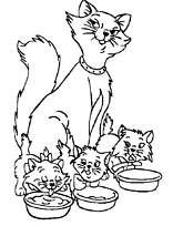 coloriage aristochat la maman et les chatons qui mangent